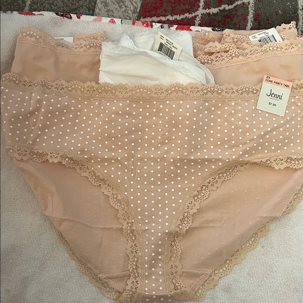 Jenni Polka Dot Lace Trim Panties - Tan and White
Getting 4 prs